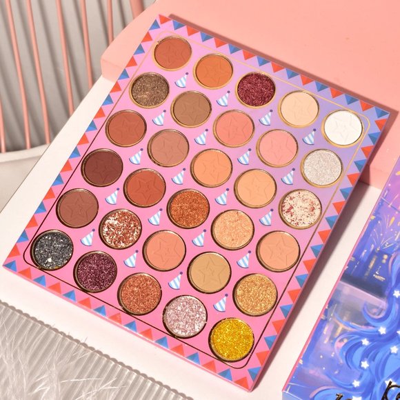 K&C FREEDOM GIRL 102 Fashion Eye Shadow Palette - Picture 5 of 7